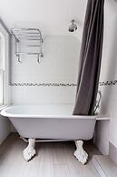 Amber Glow in London