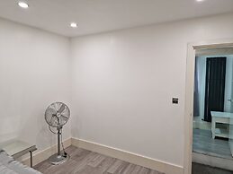 Cozy Dagenham Retreat - 2BR House