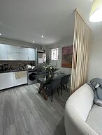 Charming Mi Casa Es Tu Casa 2-bed in Dagenham