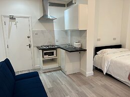 Remarkable 2-bed Apartment in Ilford, London