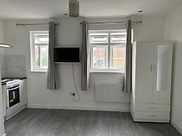 Remarkable 1-bed Studio Apartment in Redbridge