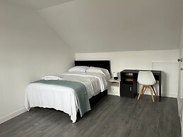 Remarkable 1-bed Studio Apartment in Redbridge