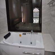 Sunset Boulevard Beachfront Apartment
