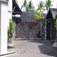 Sunset Boulevard Beachfront Apartment