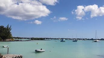 Sunset Boulevard Beachfront Apartment