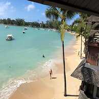Sunset Boulevard Beachfront Apartment