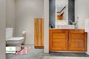 Sunset Boulevard Beachfront Apartment