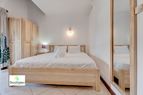 Sunset Boulevard Beachfront Apartment