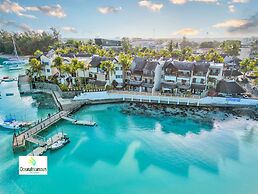 Sunset Boulevard Beachfront Apartment