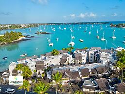 Sunset Boulevard Beachfront Apartment