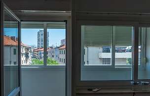 Spacious apt few min Walk to old Town and Beach