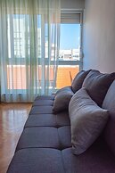 Spacious apt few min Walk to old Town and Beach