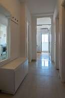 Spacious apt few min Walk to old Town and Beach