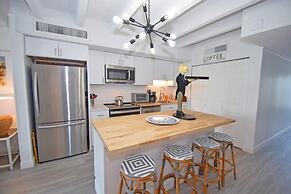 Jada 2b 1 Bedroom Condo by RedAwning