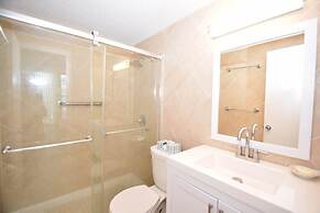 Jada 2b 1 Bedroom Condo by RedAwning