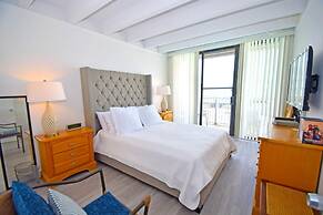 Jada 2b 1 Bedroom Condo by RedAwning