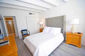 Jada 2b 1 Bedroom Condo by RedAwning