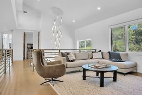 Sun Ridge Retreat 5 Bedroom Home by RedAwning