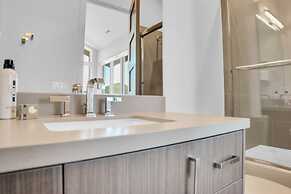 Sun Ridge Retreat 5 Bedroom Home by RedAwning