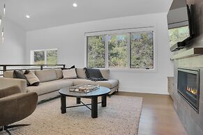 Sun Ridge Retreat 5 Bedroom Home by RedAwning