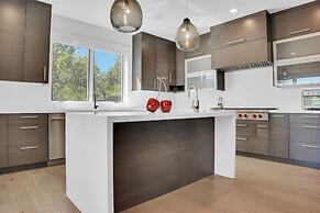 Sun Ridge Retreat 5 Bedroom Home by RedAwning