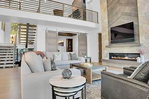 Sun Ridge Retreat 5 Bedroom Home by RedAwning