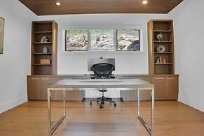 Sun Ridge Retreat 5 Bedroom Home by RedAwning