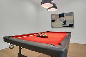 Sun Ridge Retreat 5 Bedroom Home by RedAwning