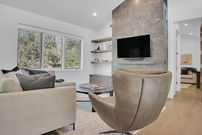 Sun Ridge Retreat 5 Bedroom Home by RedAwning