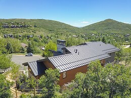 Sun Ridge Retreat 5 Bedroom Home by RedAwning