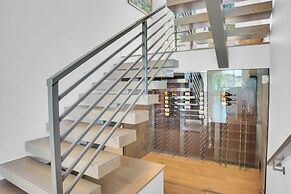 Sun Ridge Retreat 5 Bedroom Home by RedAwning