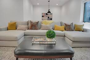 Sun Ridge Retreat 5 Bedroom Home by RedAwning