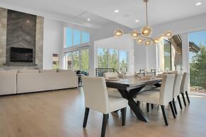 Sun Ridge Retreat 5 Bedroom Home by RedAwning