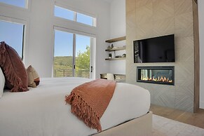 Sun Ridge Retreat 5 Bedroom Home by RedAwning