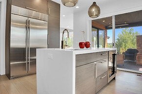 Sun Ridge Retreat 5 Bedroom Home by RedAwning