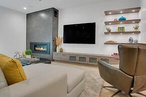 Sun Ridge Retreat 5 Bedroom Home by RedAwning