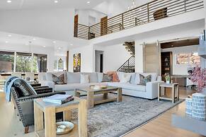 Sun Ridge Retreat 5 Bedroom Home by RedAwning