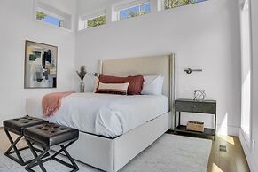 Sun Ridge Retreat 5 Bedroom Home by RedAwning