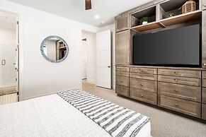 Desert Brooke Villa 6 Bedroom Townhouse