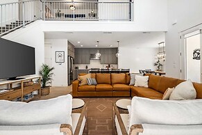 Desert Brooke Villa 6 Bedroom Townhouse