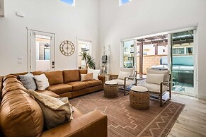 Desert Brooke Villa 6 Bedroom Townhouse