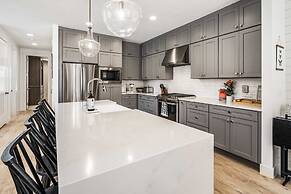 Desert Brooke Villa 6 Bedroom Townhouse