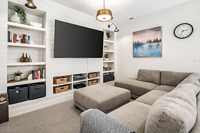 Desert Brooke Villa 6 Bedroom Townhouse