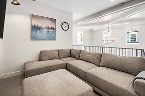 Desert Brooke Villa 6 Bedroom Townhouse