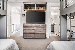 Desert Brooke Villa 6 Bedroom Townhouse