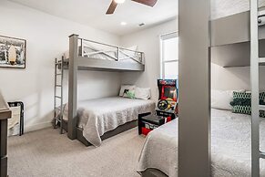 Desert Brooke Villa 6 Bedroom Townhouse