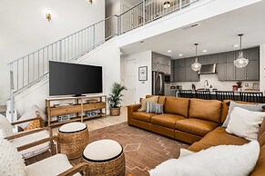 Desert Brooke Villa 6 Bedroom Townhouse