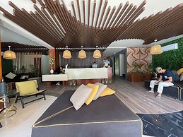 Modern Apartment By Yeah