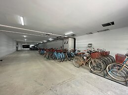 Modern Apartment By Yeah