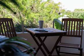 Modern Apartment By Yeah